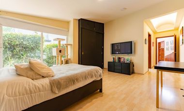 Amplia Residencia En Venta, En Condominio Exclusivo Cerca De San Jerónimo