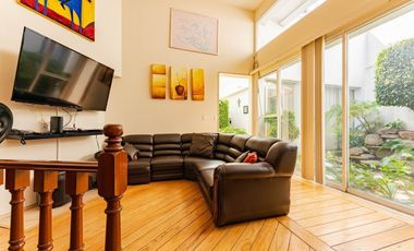 Amplia Residencia En Venta, En Condominio Exclusivo Cerca De San Jerónimo