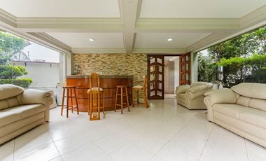 Amplia Residencia En Venta, En Condominio Exclusivo Cerca De San Jerónimo