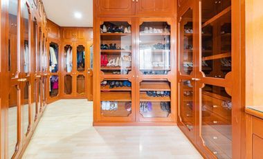 Amplia Residencia En Venta, En Condominio Exclusivo Cerca De San Jerónimo