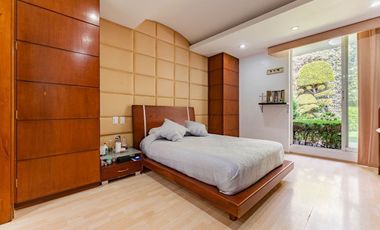 Amplia Residencia En Venta, En Condominio Exclusivo Cerca De San Jerónimo