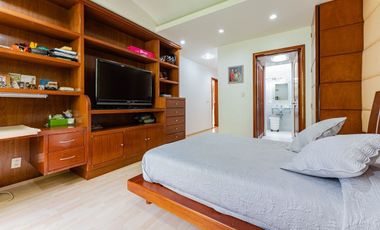 Amplia Residencia En Venta, En Condominio Exclusivo Cerca De San Jerónimo