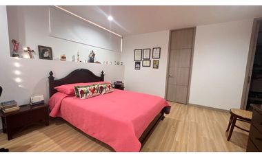 VENTA DE APARTAMENTO MUY COMERCIAL DE ESPACIOS GENEROSOS Y LIMPIOS