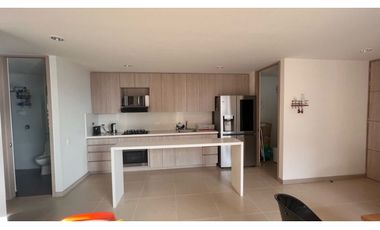 VENTA DE APARTAMENTO MUY COMERCIAL DE ESPACIOS GENEROSOS Y LIMPIOS