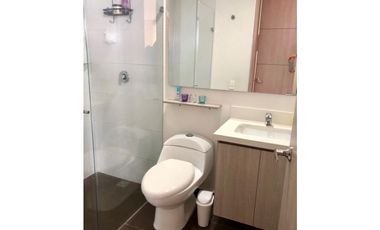 VENTA DE APARTAMENTO MUY COMERCIAL DE ESPACIOS GENEROSOS Y LIMPIOS