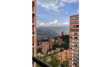 VENTA DE APARTAMENTO MUY COMERCIAL DE ESPACIOS GENEROSOS Y LIMPIOS