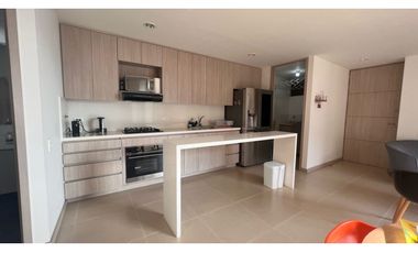 VENTA DE APARTAMENTO MUY COMERCIAL DE ESPACIOS GENEROSOS Y LIMPIOS