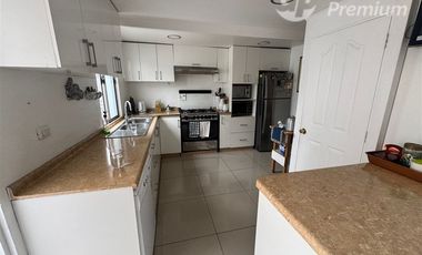 Casa en venta 4 dorm. Quilicura a un par de cuadras de metro