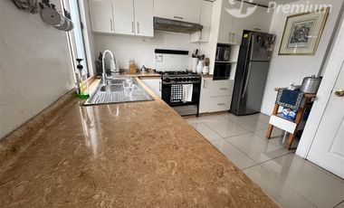 Casa en venta 4 dorm. Quilicura a un par de cuadras de metro