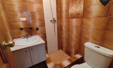 Casa de venta en Av. 10 de Agosto – código:20303