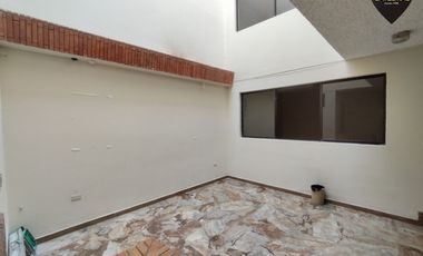 Casa de venta en Av. 10 de Agosto – código:20303