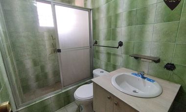 Casa de venta en Av. 10 de Agosto – código:20303