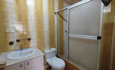 Casa de venta en Av. 10 de Agosto – código:20303