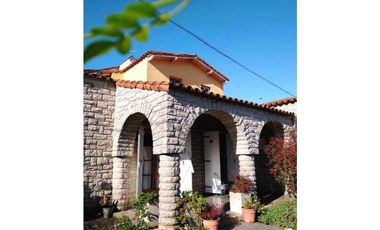 CHALET DE 5 AMBIENTES CON QUINCHO EN CHAUVIN - Toma menor valor -