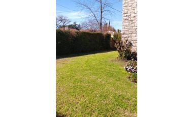 CHALET DE 5 AMBIENTES CON QUINCHO EN CHAUVIN - Toma menor valor -