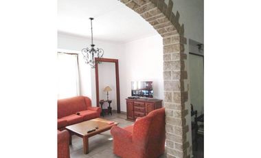 CHALET DE 5 AMBIENTES CON QUINCHO EN CHAUVIN - Toma menor valor -