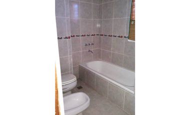 CHALET DE 5 AMBIENTES CON QUINCHO EN CHAUVIN - Toma menor valor -