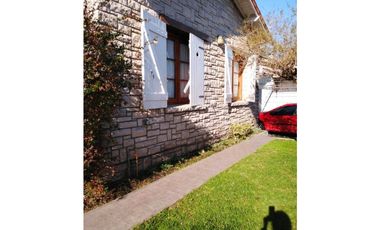 CHALET DE 5 AMBIENTES CON QUINCHO EN CHAUVIN - Toma menor valor -