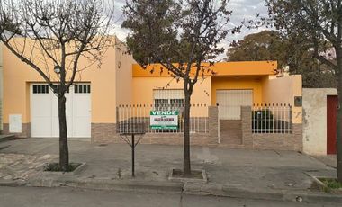 SE VENDE HERMOSA CASA CENTRICA – C. DE PATAGONES