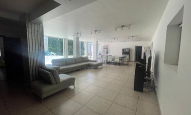 Casa con Alberca en Lomas de Virreyes. UN PISO