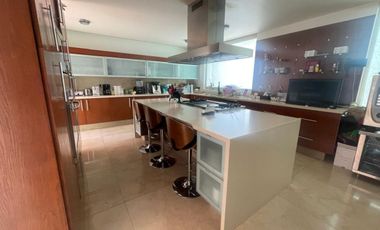 Casa con Alberca en Lomas de Virreyes. UN PISO