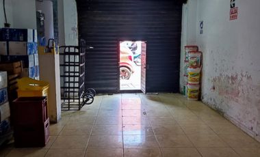 casa de 2 pisos con locales Comerciales/ frente mercado - Callao $215,000