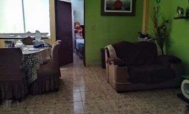 casa de 2 pisos con locales Comerciales/ frente mercado - Callao $215,000