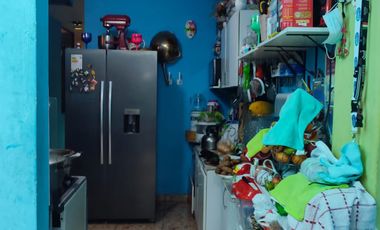 casa de 2 pisos con locales Comerciales/ frente mercado - Callao $215,000
