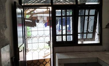 Disewa Rumah Besar Hoek Letak Strategis