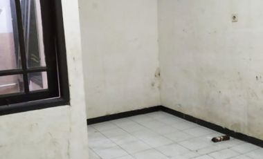 Disewa Rumah Besar Hoek Letak Strategis