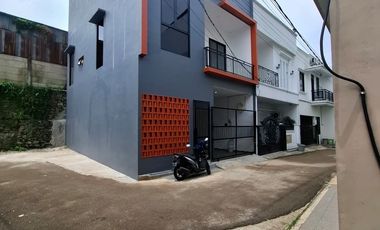 Rumah 3 Lt Siap Huni 14 Menit ke Bintaro Jaya Xchange Mall J-38630