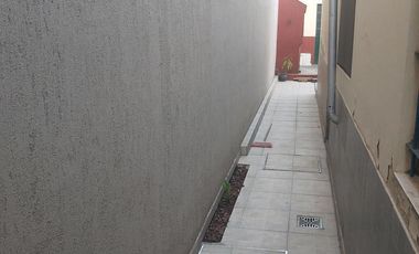 LOTE CON MEJORAS DE 10 X28.8 MTS UBICADA A POCAS CUADRAS DE AVENIDA JUAN MANUEL DE ROSAS.