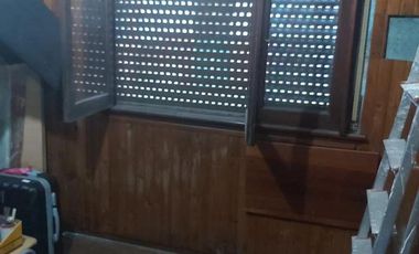 LOTE CON MEJORAS DE 10 X28.8 MTS UBICADA A POCAS CUADRAS DE AVENIDA JUAN MANUEL DE ROSAS.