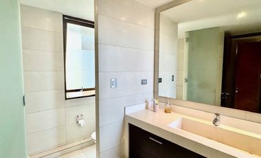 Amplio departamento en venta de 5 dorm. en Vitacura,