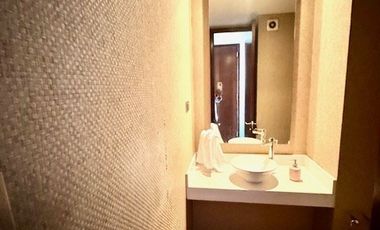 Amplio departamento en venta de 5 dorm. en Vitacura,