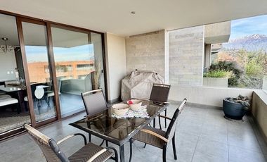 Amplio departamento en venta de 5 dorm. en Vitacura,