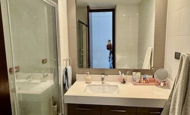 Amplio departamento en venta de 5 dorm. en Vitacura,