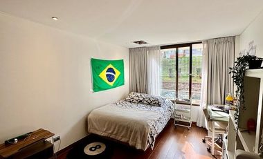 Amplio departamento en venta de 5 dorm. en Vitacura,