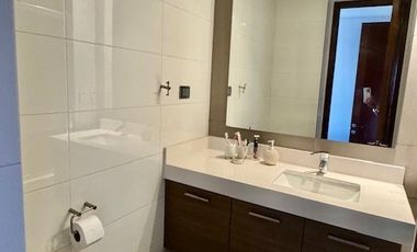 Amplio departamento en venta de 5 dorm. en Vitacura,