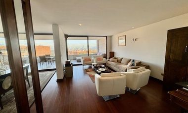 Amplio departamento en venta de 5 dorm. en Vitacura,