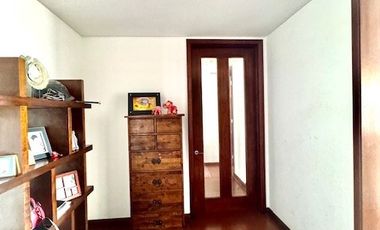 Amplio departamento en venta de 5 dorm. en Vitacura,