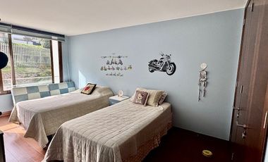 Amplio departamento en venta de 5 dorm. en Vitacura,