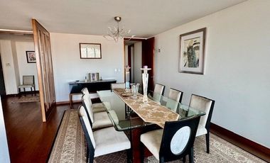 Amplio departamento en venta de 5 dorm. en Vitacura,