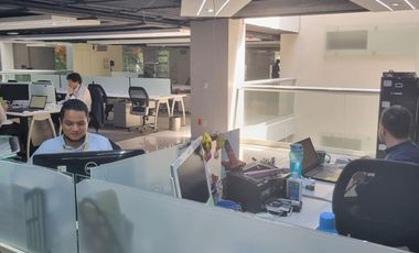 EXCELENTES OFICINAS EN UN EDIFICIO CON SEGURIDAD Y RECEPCIÓN EN PLANTA BAJA 581.00M2