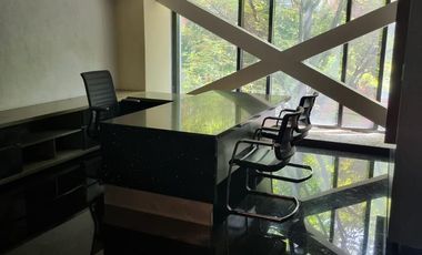 EXCELENTES OFICINAS EN UN EDIFICIO CON SEGURIDAD Y RECEPCIÓN EN PLANTA BAJA 581.00M2