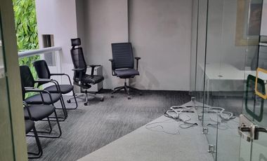 EXCELENTES OFICINAS EN UN EDIFICIO CON SEGURIDAD Y RECEPCIÓN EN PLANTA BAJA 581.00M2