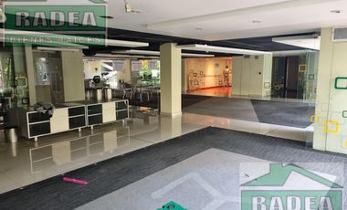 EXCELENTES OFICINAS EN UN EDIFICIO CON SEGURIDAD Y RECEPCIÓN EN PLANTA BAJA 581.00M2