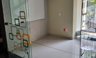 EXCELENTES OFICINAS EN UN EDIFICIO CON SEGURIDAD Y RECEPCIÓN EN PLANTA BAJA 581.00M2