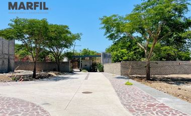 Terrenos en Venta en Coto Privado con Alberca y Terraza Zona Norte de Colima