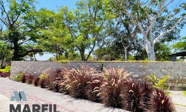 Terrenos en Venta en Coto Privado con Alberca y Terraza Zona Norte de Colima